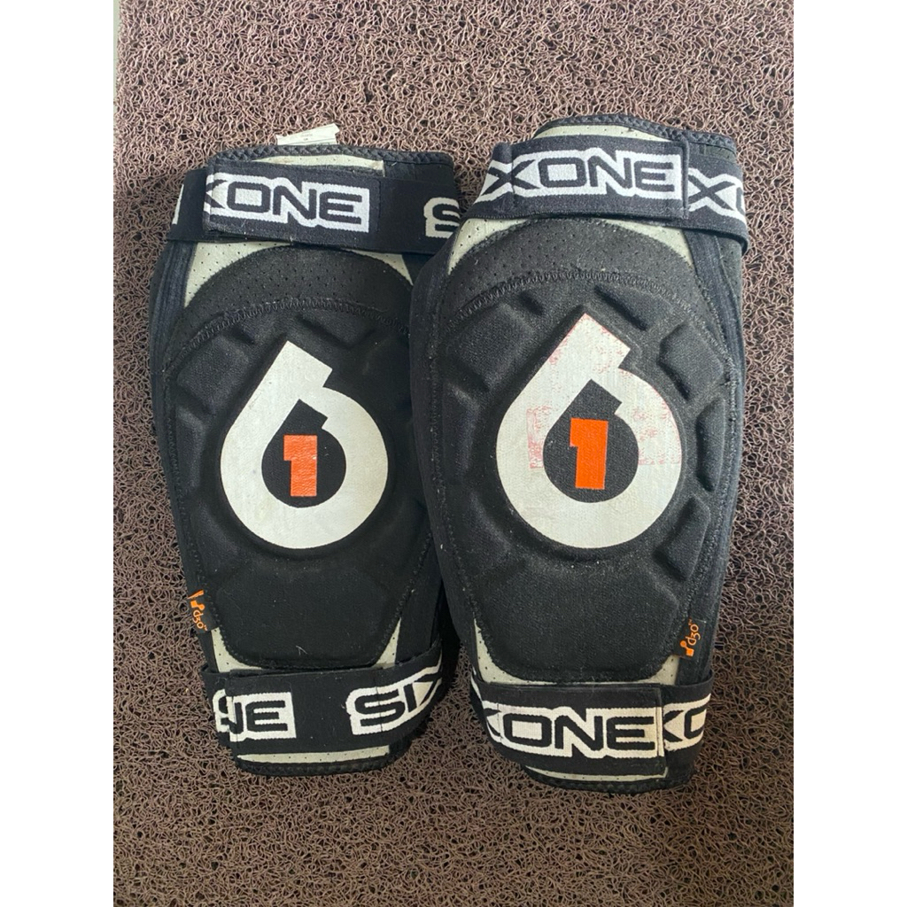 Knee sixsixone karet D30