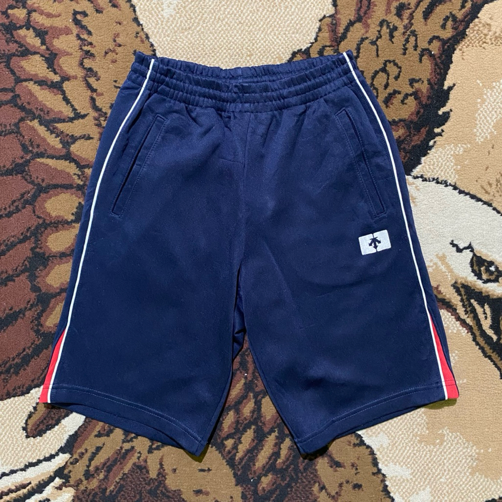 DESCENTE SHORT PANTS / CELANA PENDEK MOTIF GARIS PUTIH | UNISEX / PRIA / WANITA / BAHAN BERKUALITAS 