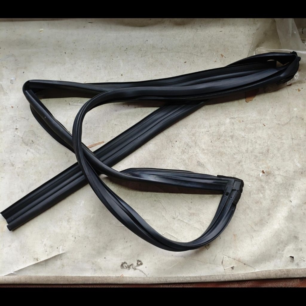 Karet run channel honda civic ferio 96 - 2000 belakang kiri original