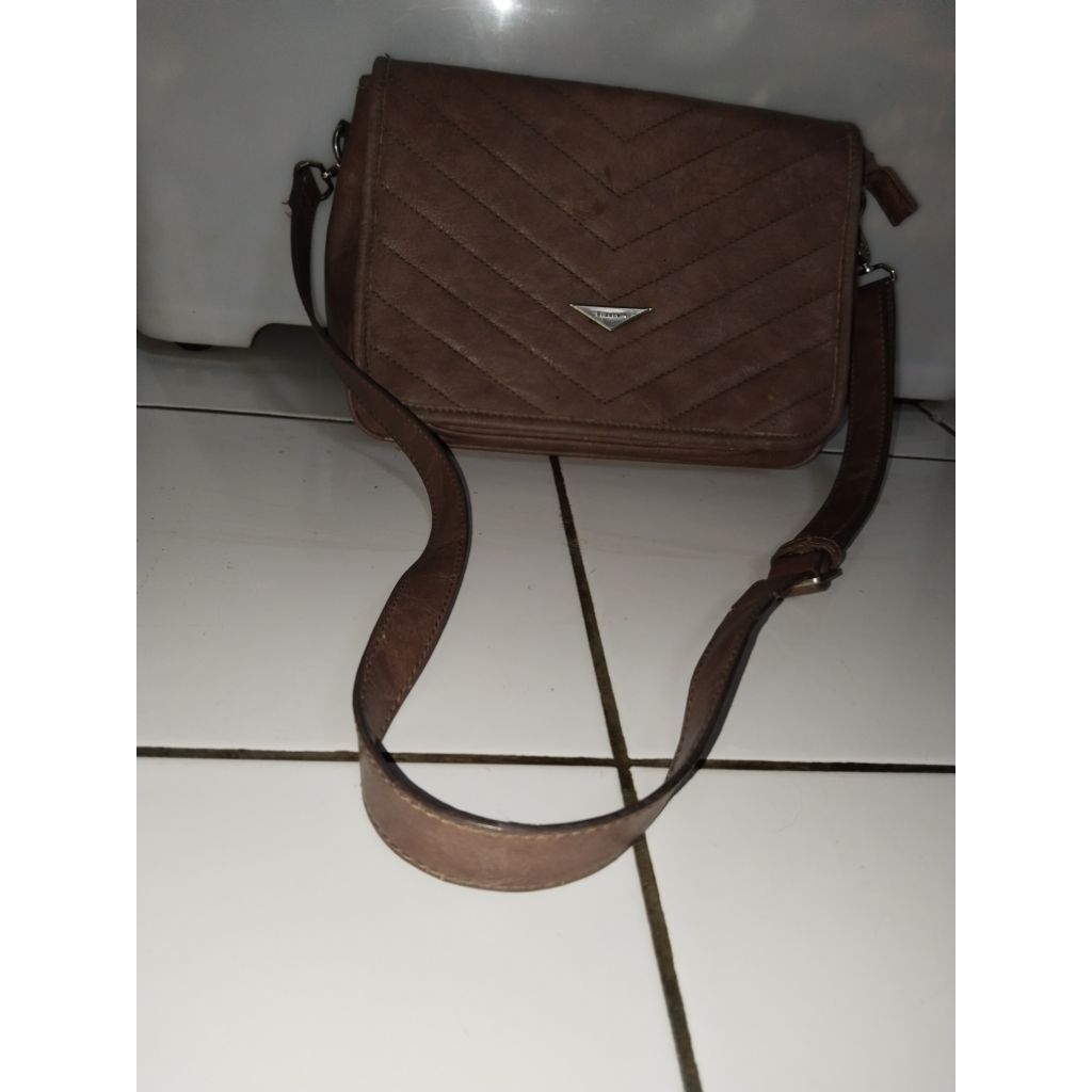 Tas Slempang Elizabeth Preloved