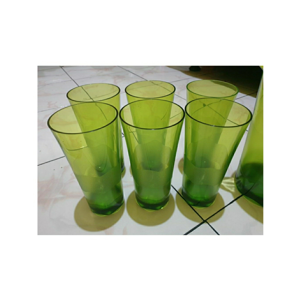 Tupperware Pitcher Set