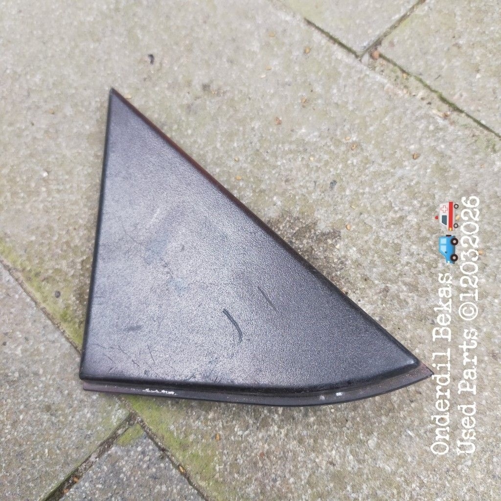 garnish segitiga spion Kiri daihatsu charade G11