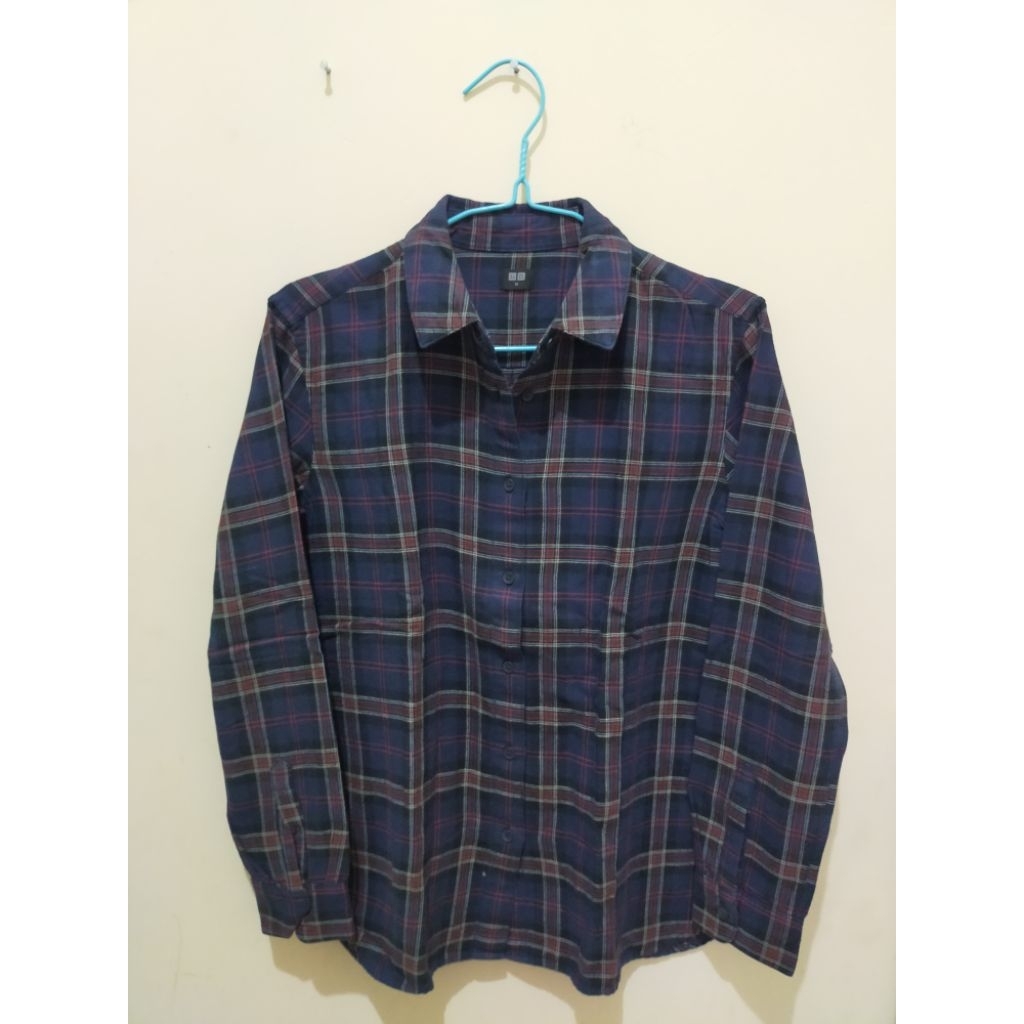 Preloved Kemeja Wanita Uniqlo Flannel Kotak-kotak