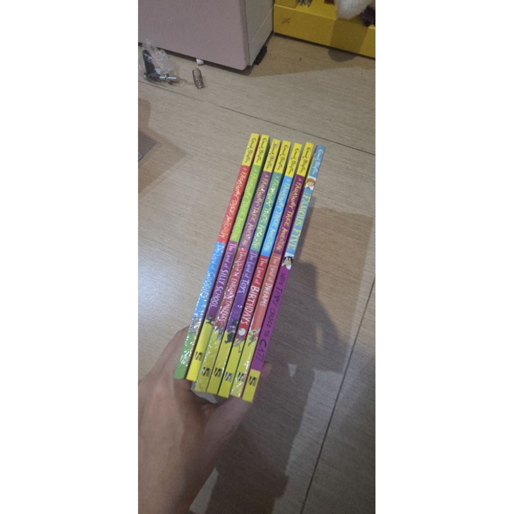 Buku cerita enid blyton Adventure