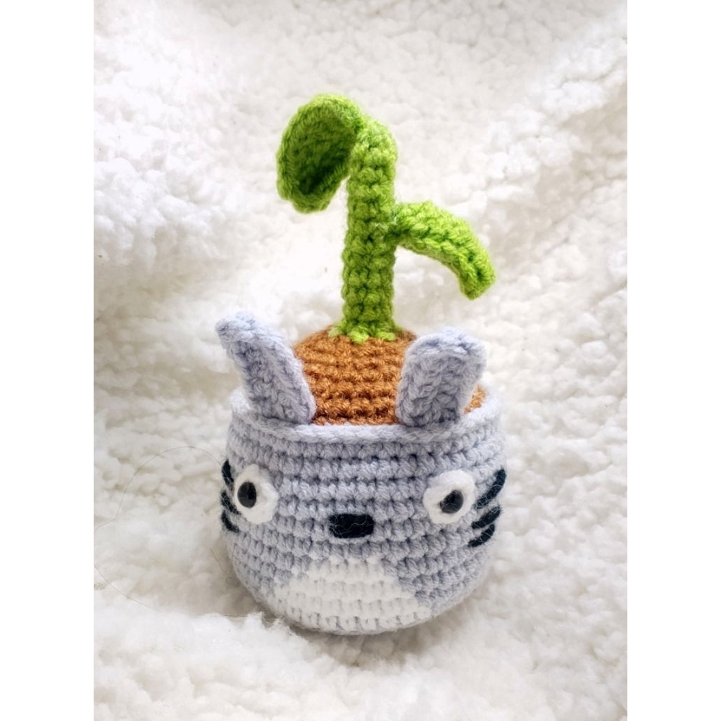 gantungan kunci rajut totoro pot