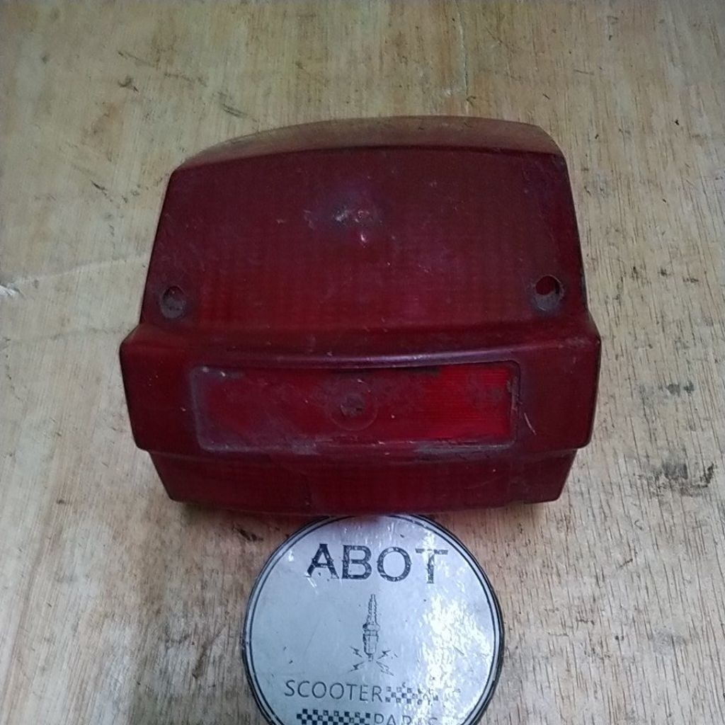 Lampu belakang vespa px