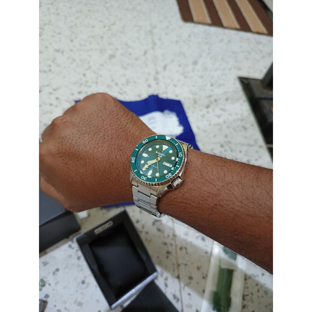 Seiko 5 sport versi hulk.