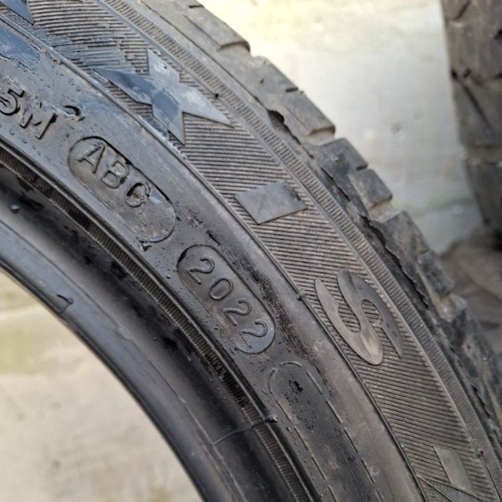Ban copotan Maxxis 215 50 R17