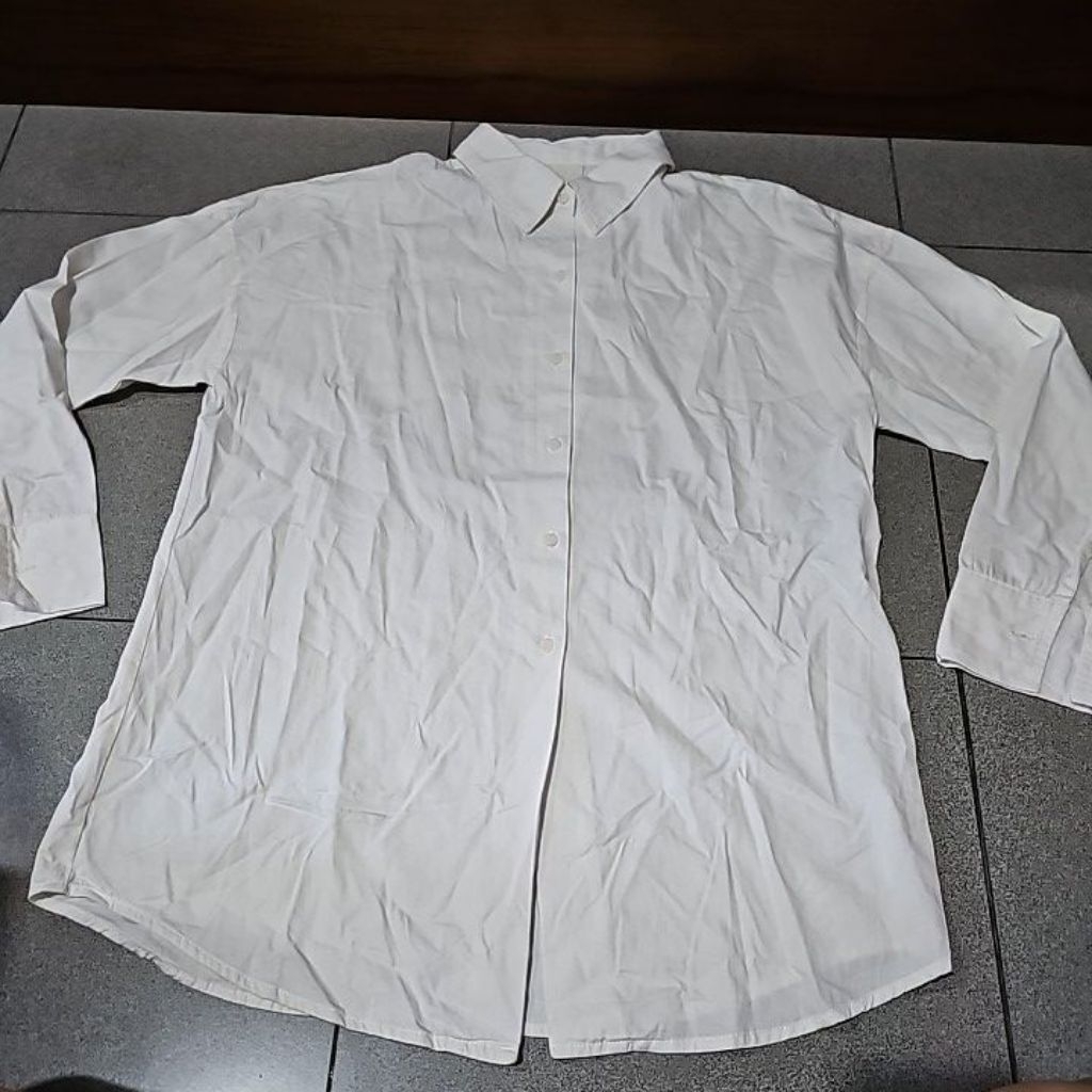 baju hem putih cowok studio now