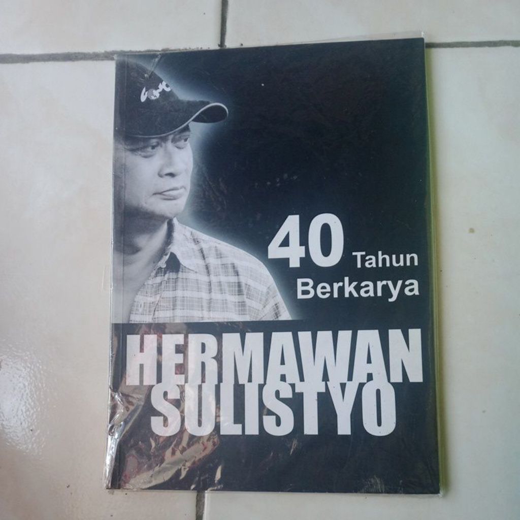 Buku 40 tahun berkarya - Hermawan Sulistyo