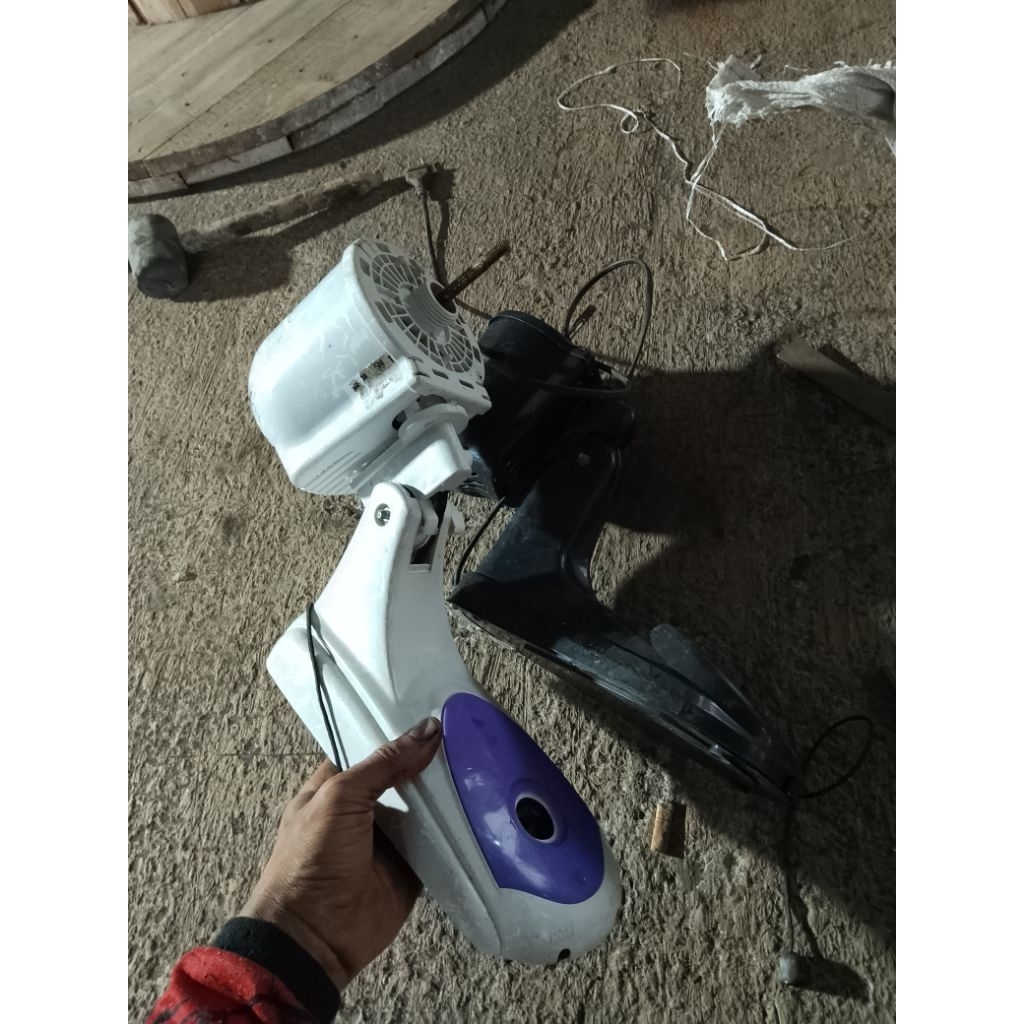 body kipas angin dinding /duduk bekas masih layak pakai