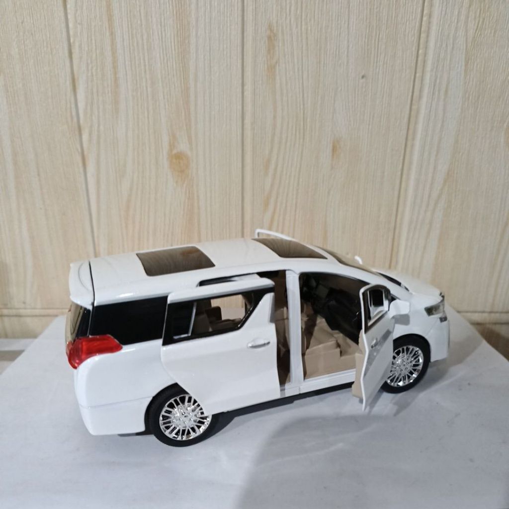 diecast toyota alphard xlg 1:24 mainan mobil