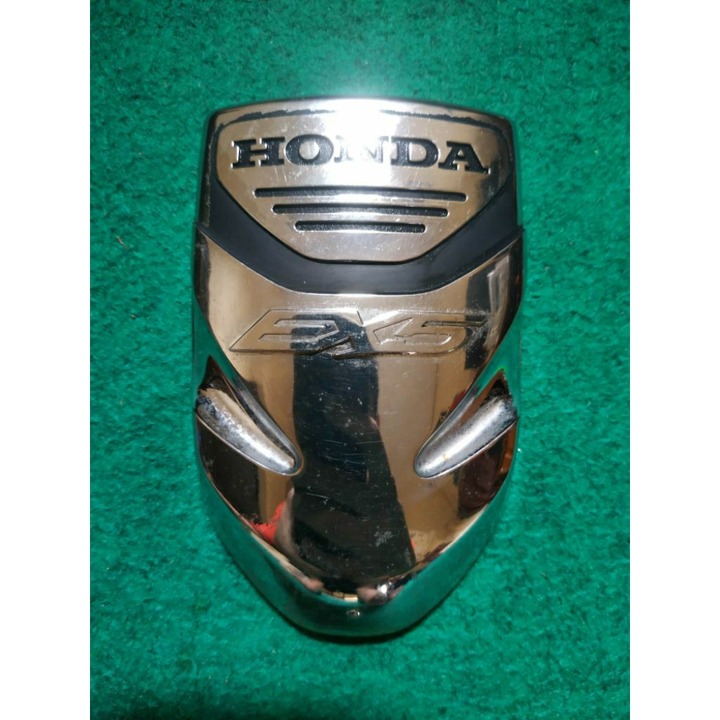 Emblem Depan Honda EX5 Dream 2001 Malaysia Original – Langka Indonesia | Part Restorasi