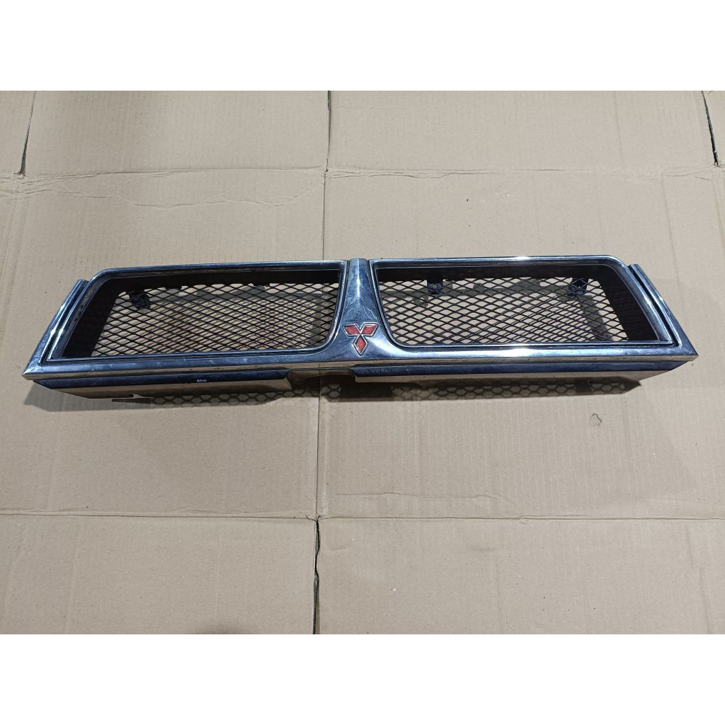 Grill Mitsubishi eterna