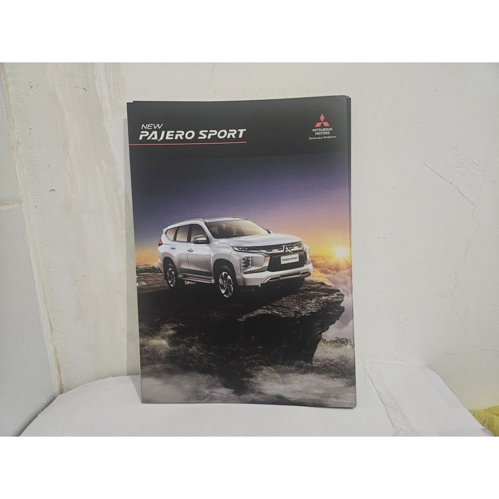 brosur katalog mobil mitsubishi pajero sport 2024 leaflet