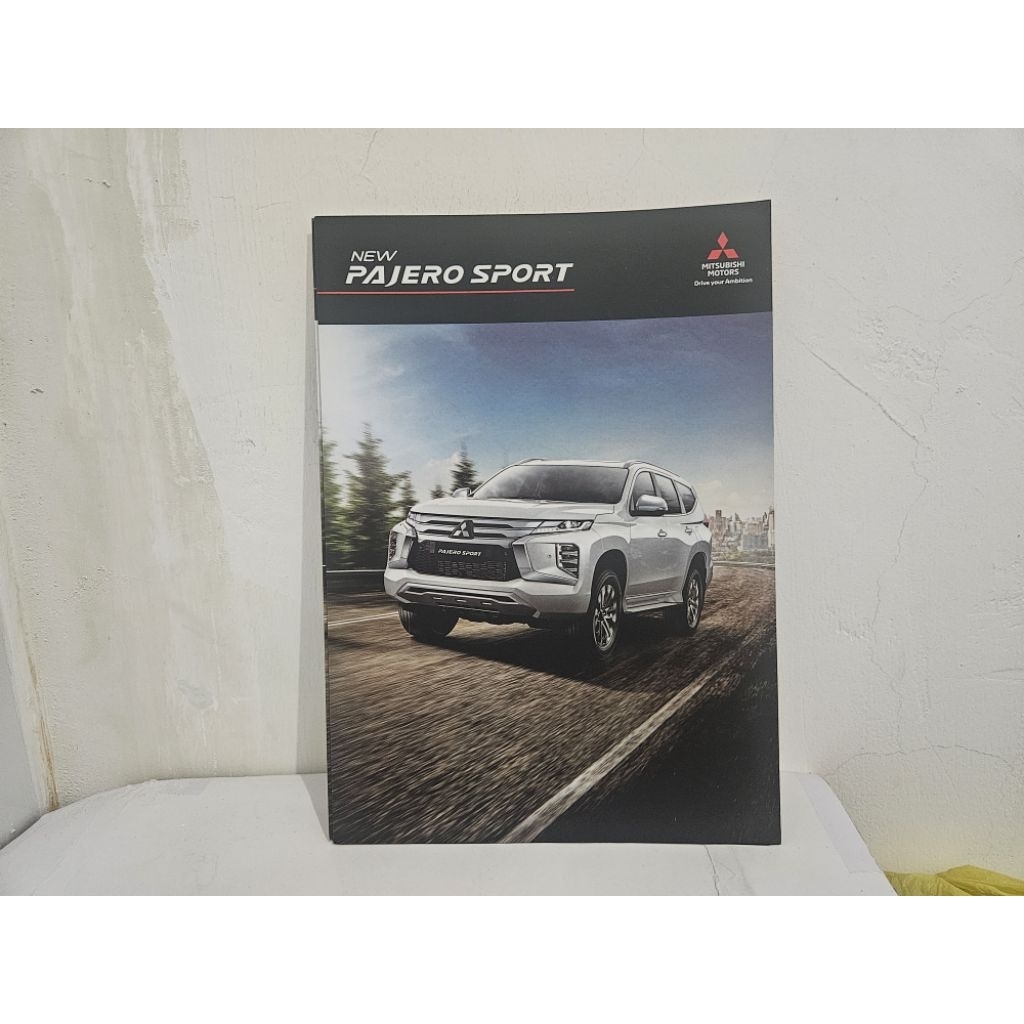 brosur katalog mobil mitsubishi pajero sport 2023 leaflet