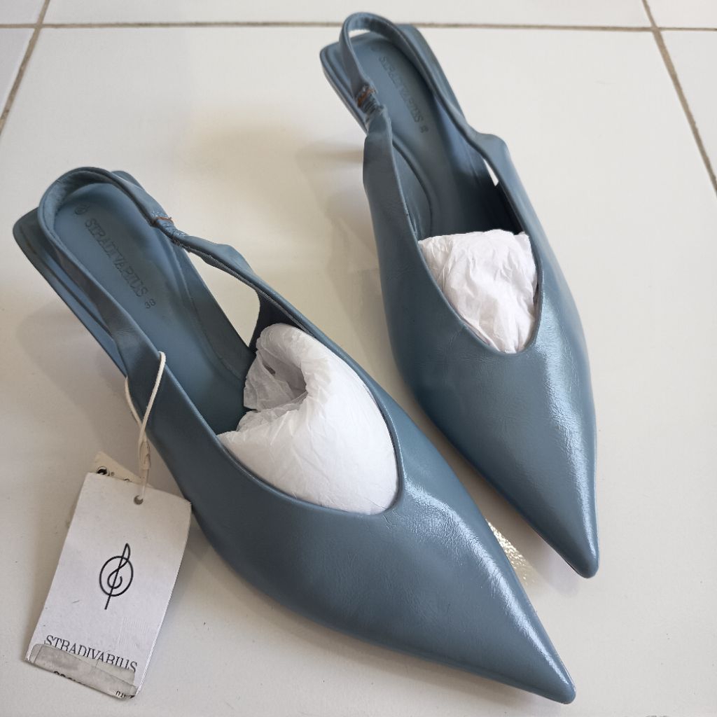 Stradivarius Sepatu Sandal Heels Wanita Ujung Lancip Size 37&38