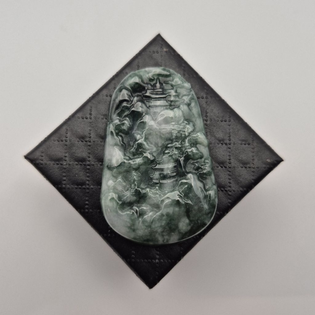 Liontin Giok Burma Type A Hijau Carving