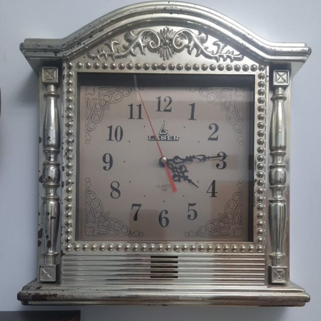 Jam dinding melody Laser