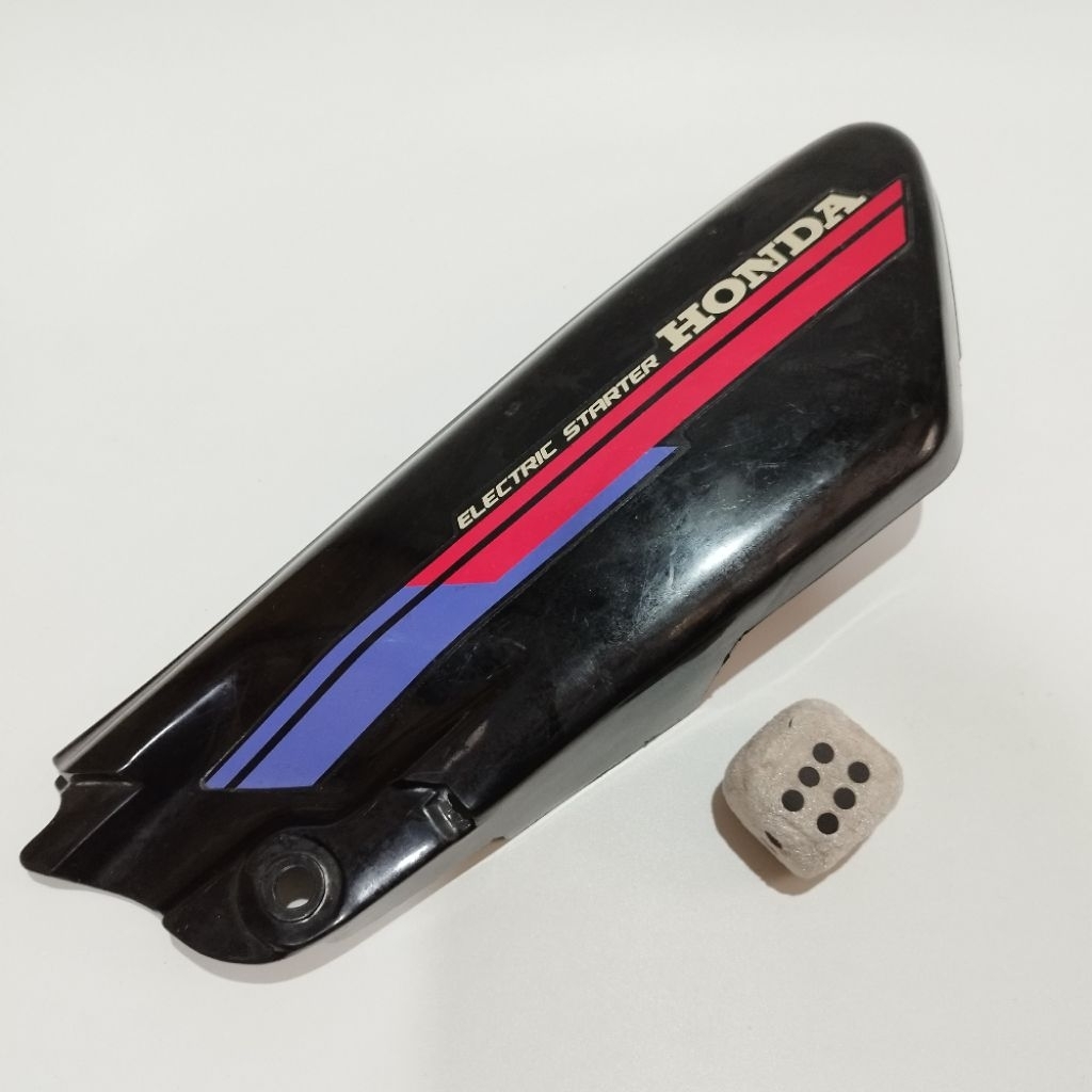 Tutup cover box bok aki accu Honda Astrea grand bulus impressa kiri hitam original AHM