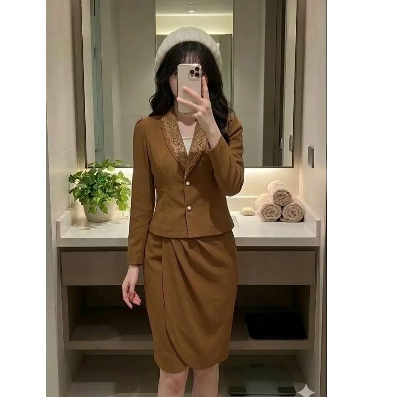 Set Wanita Kemeja Crop dan Rok Midi, Nyaman Dipakai