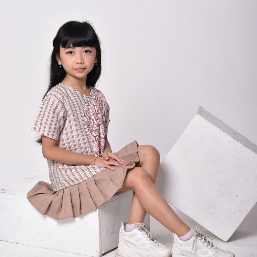 BLUS BATIK ANAK SHEILA LENGAN PENDEK BUNGA LURIK BAHAN KATUN BELAH TANGAN