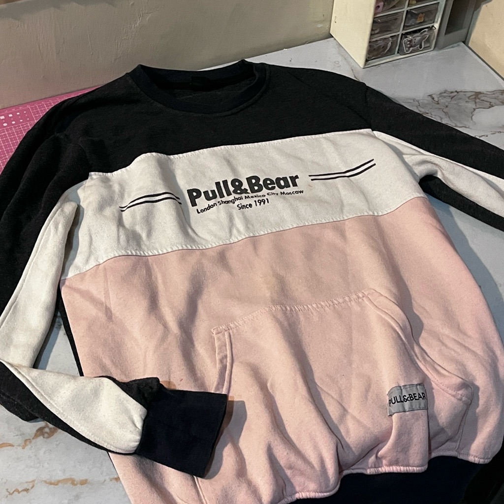 Preloved Premium Sweater/Crewneck Longsleeve pull&bear pink putih abu abu