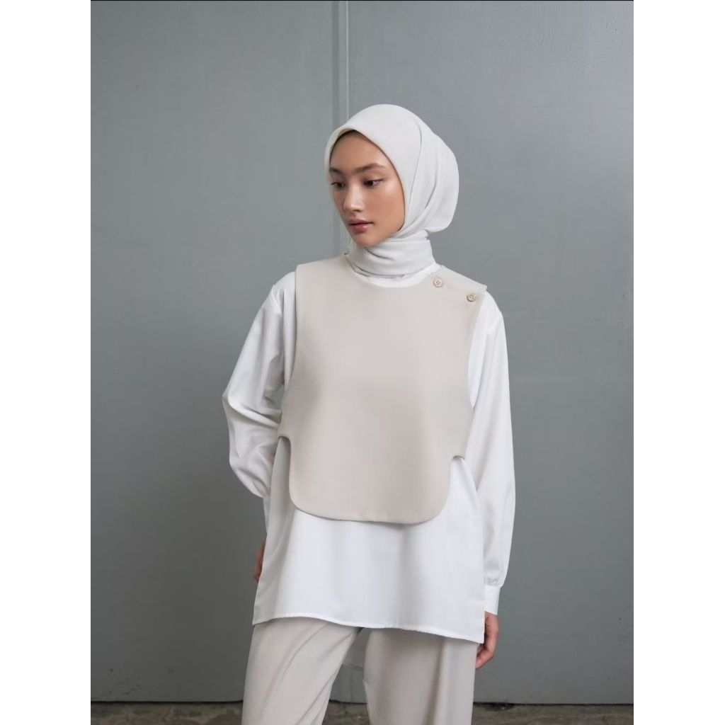 Jedda Sichi Curved Vest Salt L Preloved