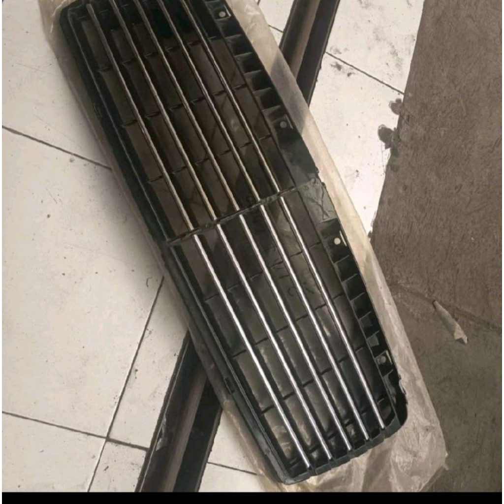 GRILL DEPAN MERCY W210 OLD STOK