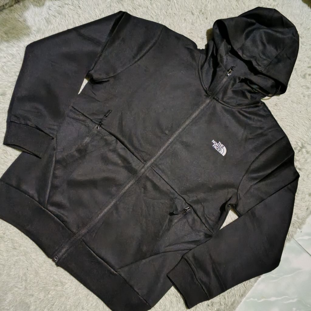 Jaket bukan ORI tnf size M LD 108 P 67 limited embos