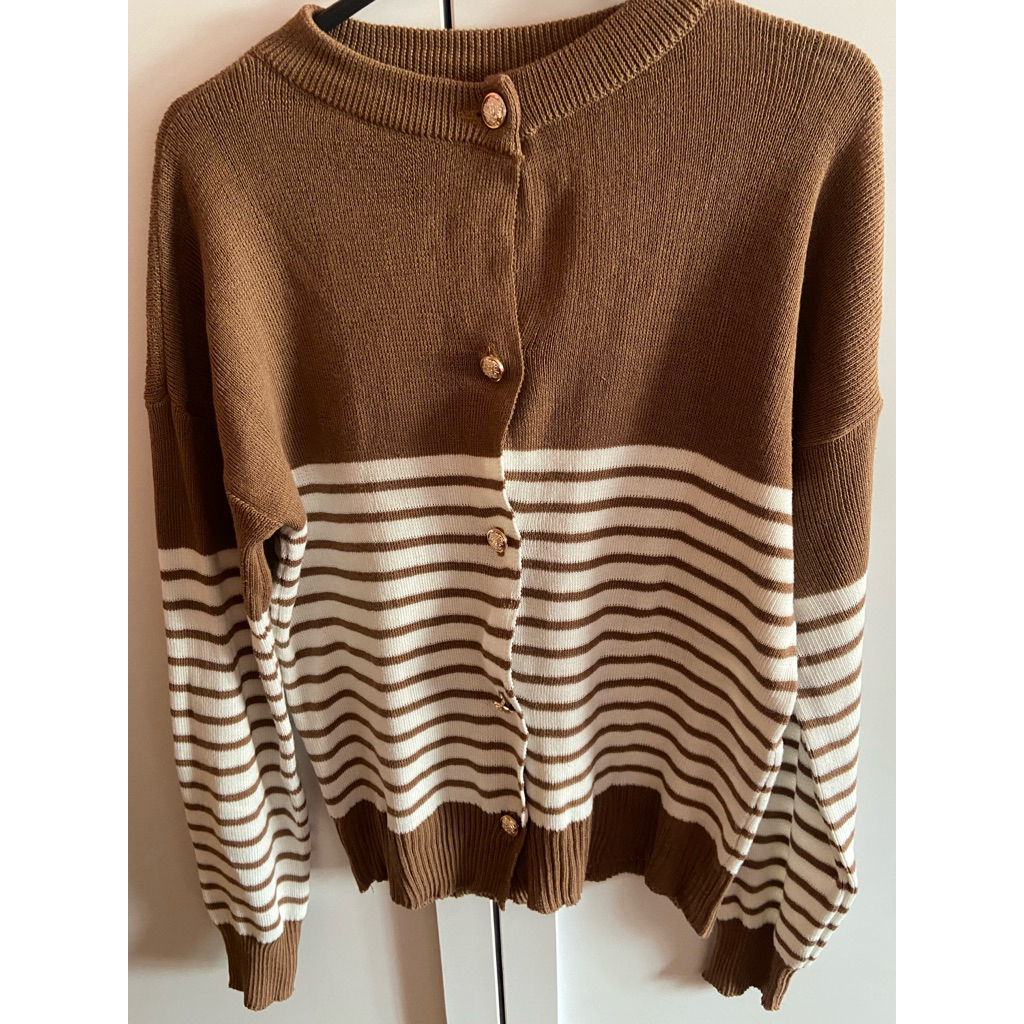 CARDIGAN RAJUT SALUR WARNA MOCCA BW KANCING MEWAH BARUU
