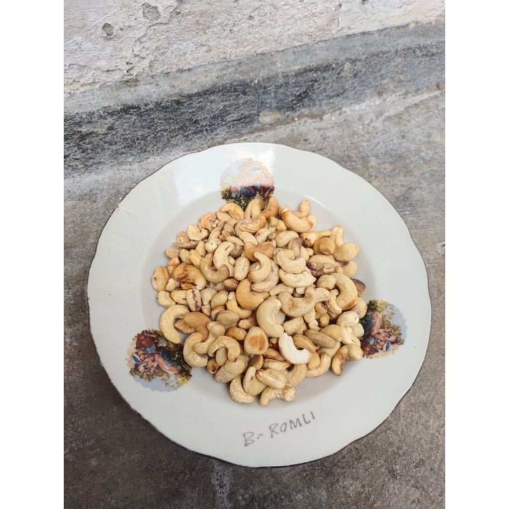 kacang Mede Sulawesi mentah utuh 1 kg