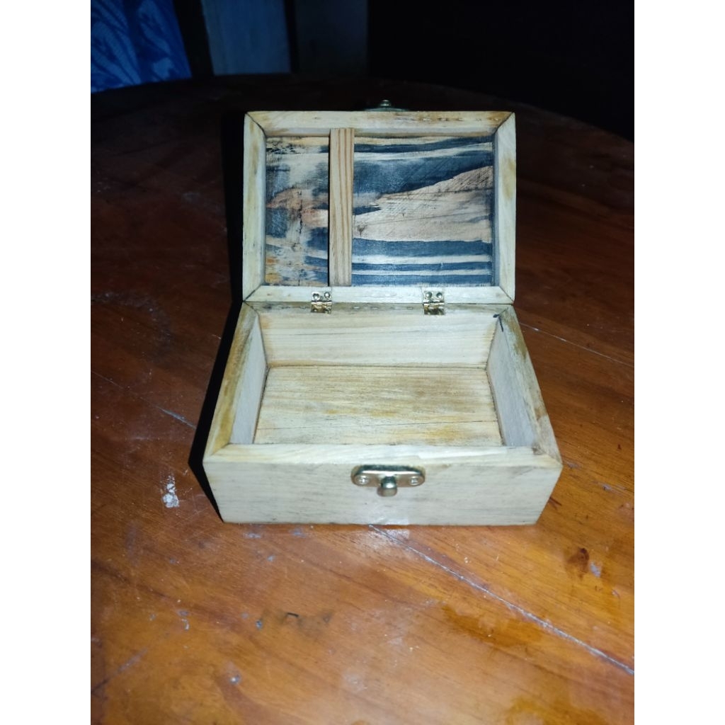 Kotak tembakau minimalis