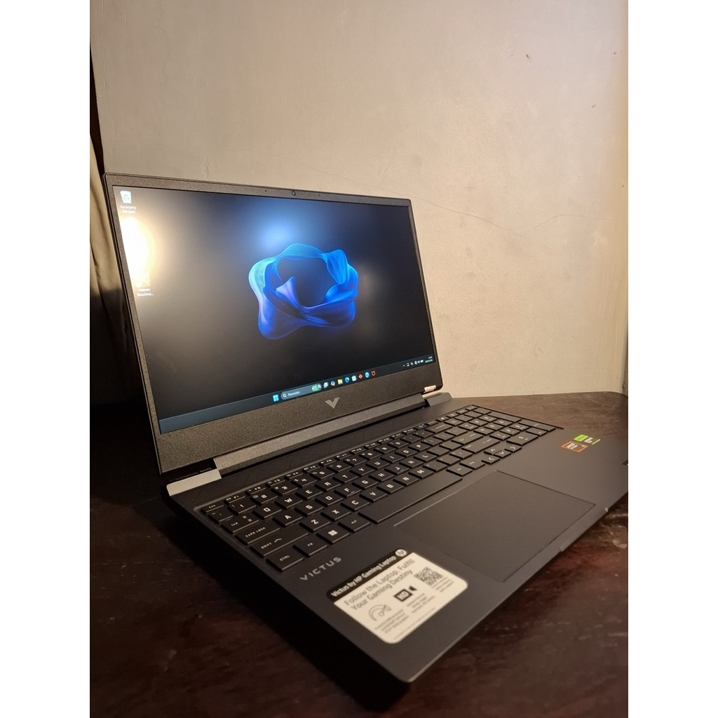 DIJUAL LAPTOP GAMING HP VICTUS RTX 4050 RYZEN 5 8645HS LIKE NEW