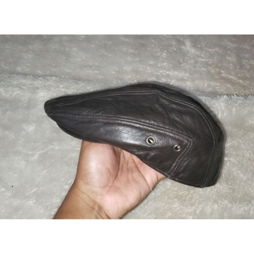 Topi Flatcap Kulit Size 57cm ada kancing depan Second