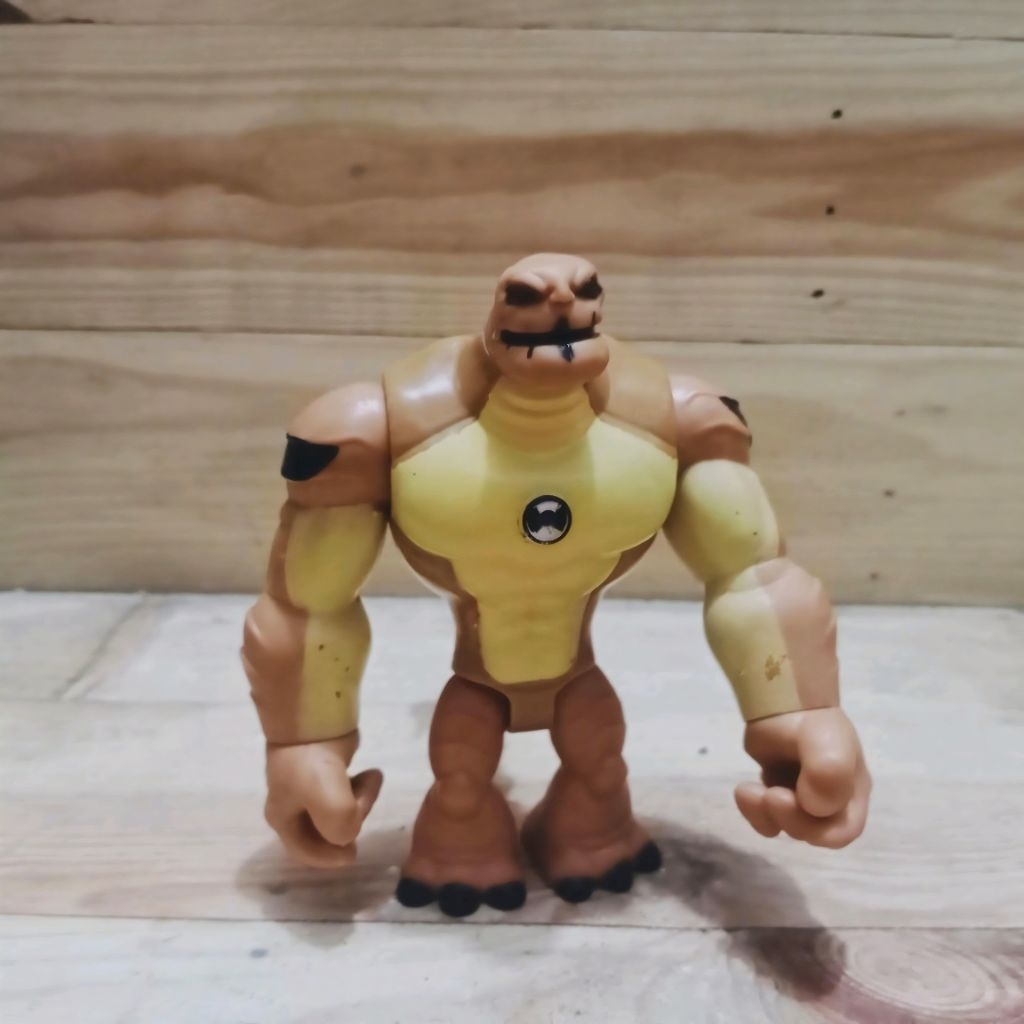 figure Humungousaur action figure omnitrix omniverse monster alien figure Ben 10 Humungousaur