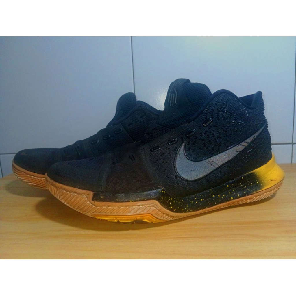 NIKE Kyrie 3 Black and Yellow