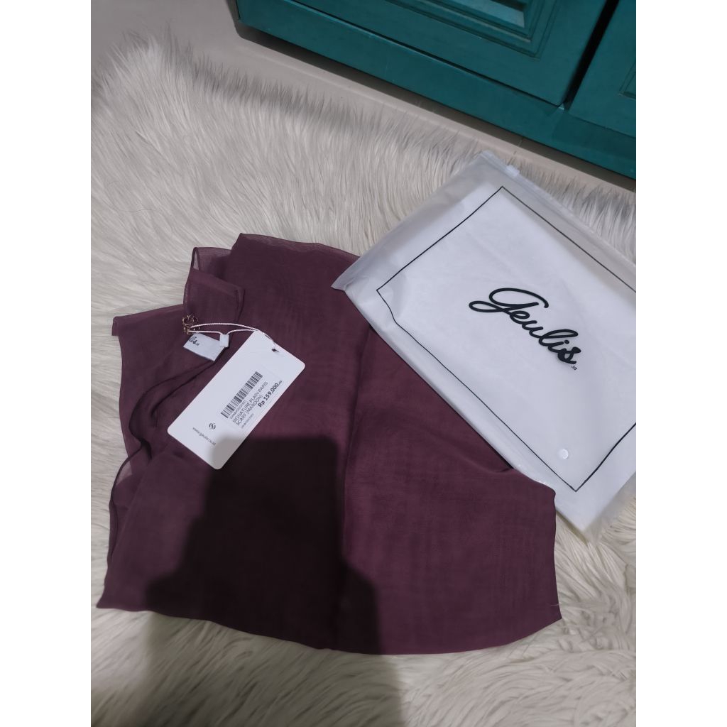 Geulis Signature Plain Paris Scarf Maroon
