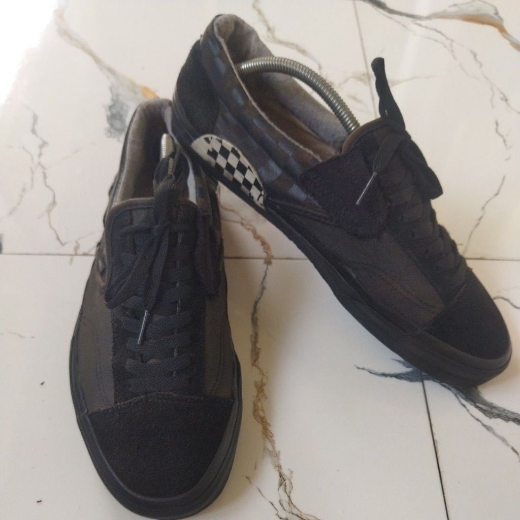 sepatu Vans slip on black original
