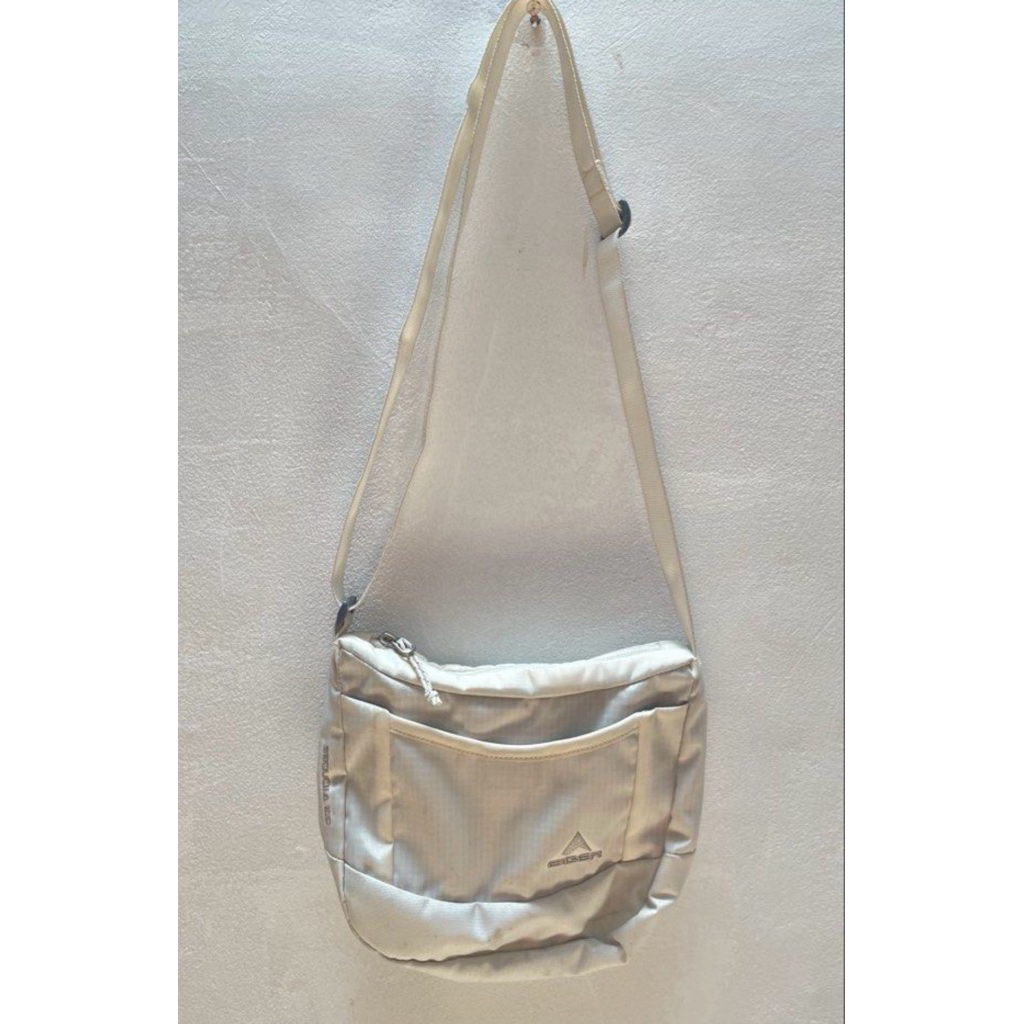 Eiger sling bag