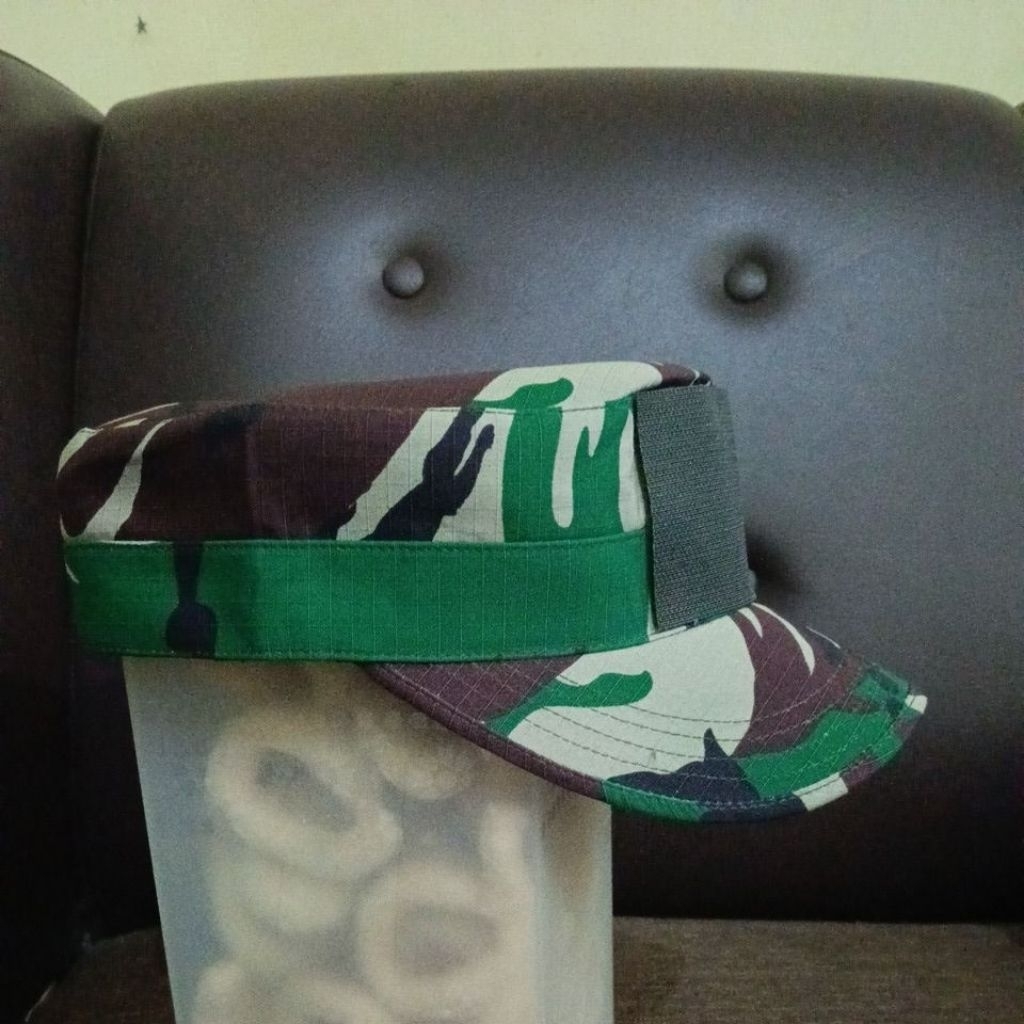 Topi pet/ komando PT sarana a.s jatah TNI AD