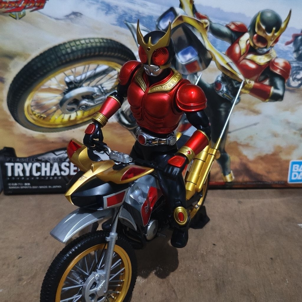 Figure-rise standard Trychaser 2000 + Kuuga