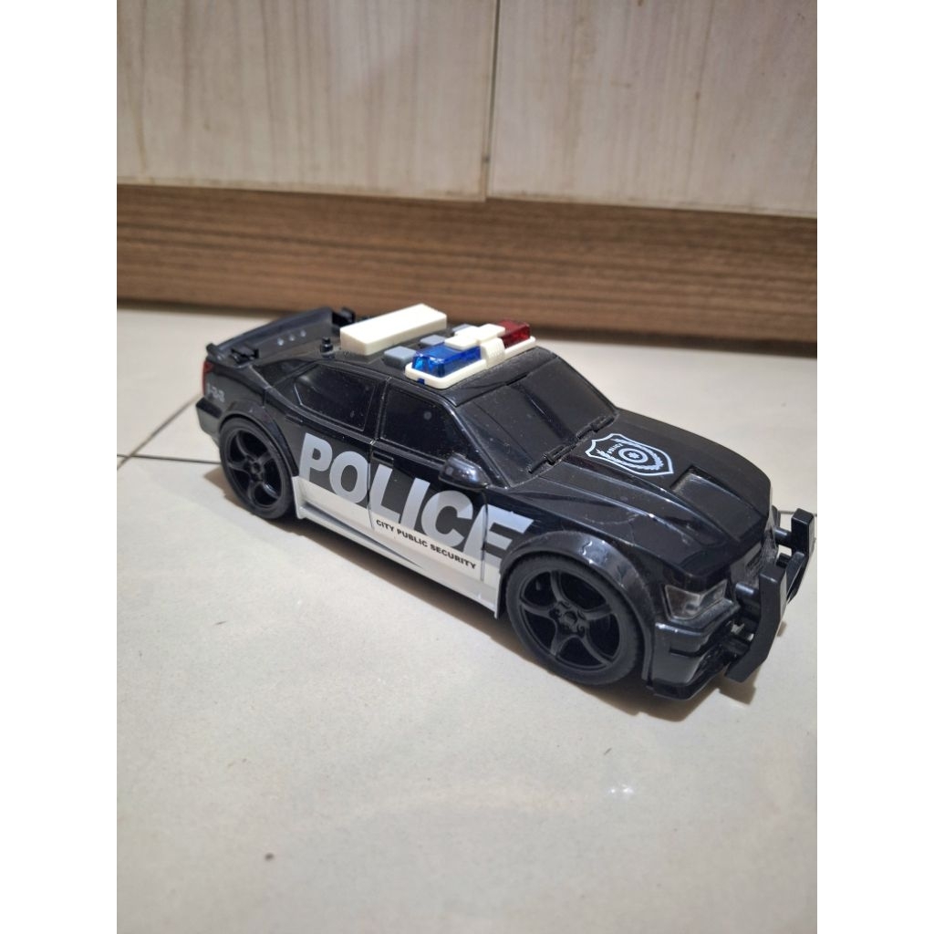 MAINAN ANAK MOBIL POLISI PRELOVED