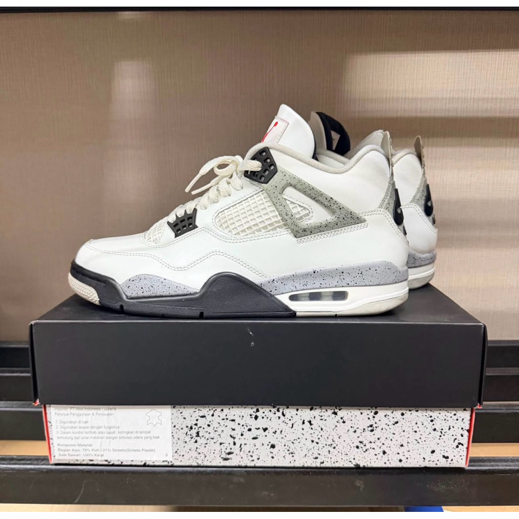 Nike Air Jordan 4 Retro