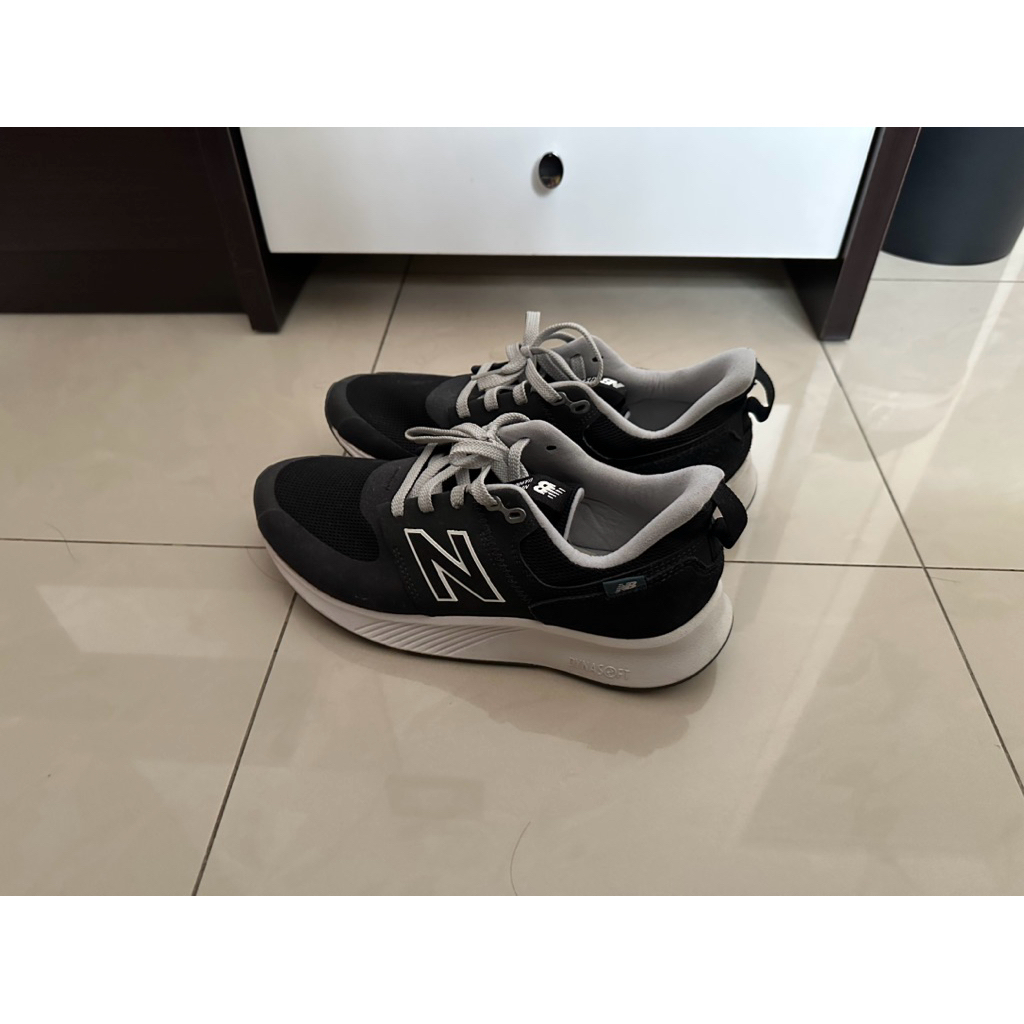 NB UA900 Black White Wide size 43