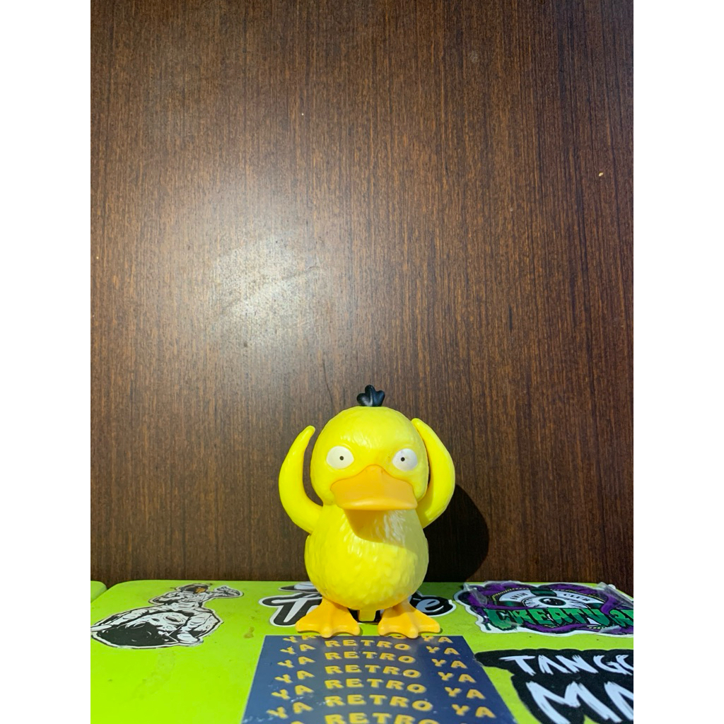 Mainan atau Action figures Psyduck (POKEMON)