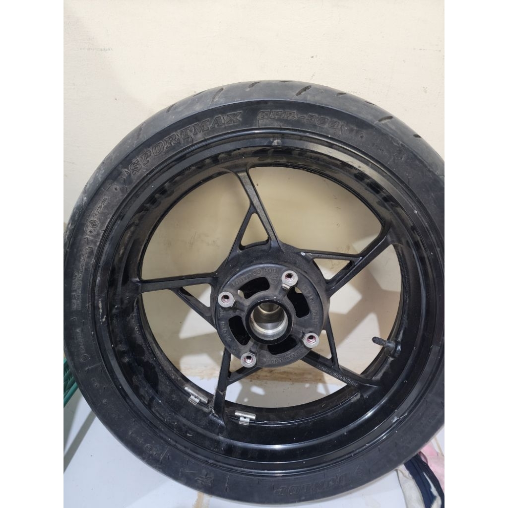 velg original belakang zx25r