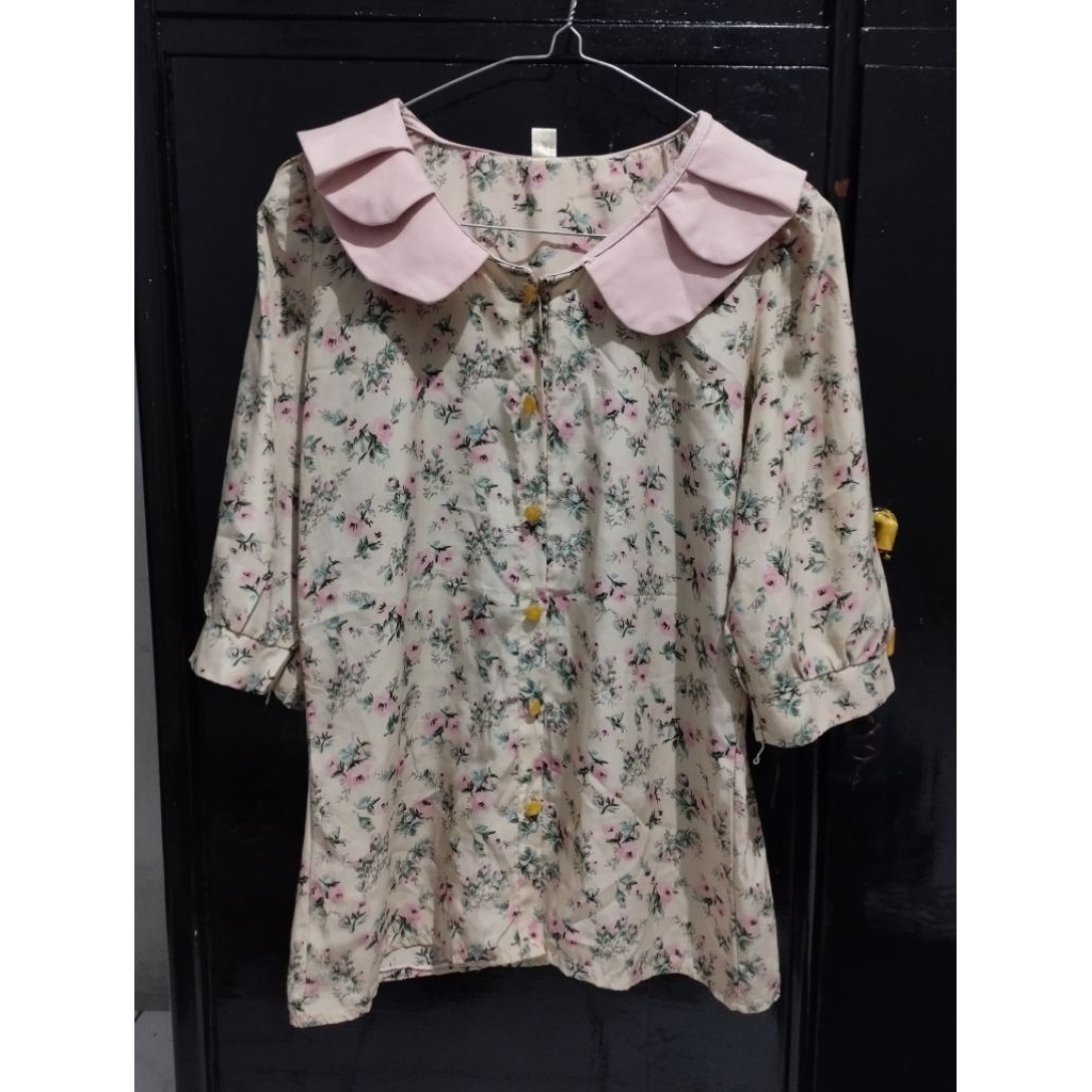 (Preloved) Kemeja Floral / Kemeja Satin Wanita