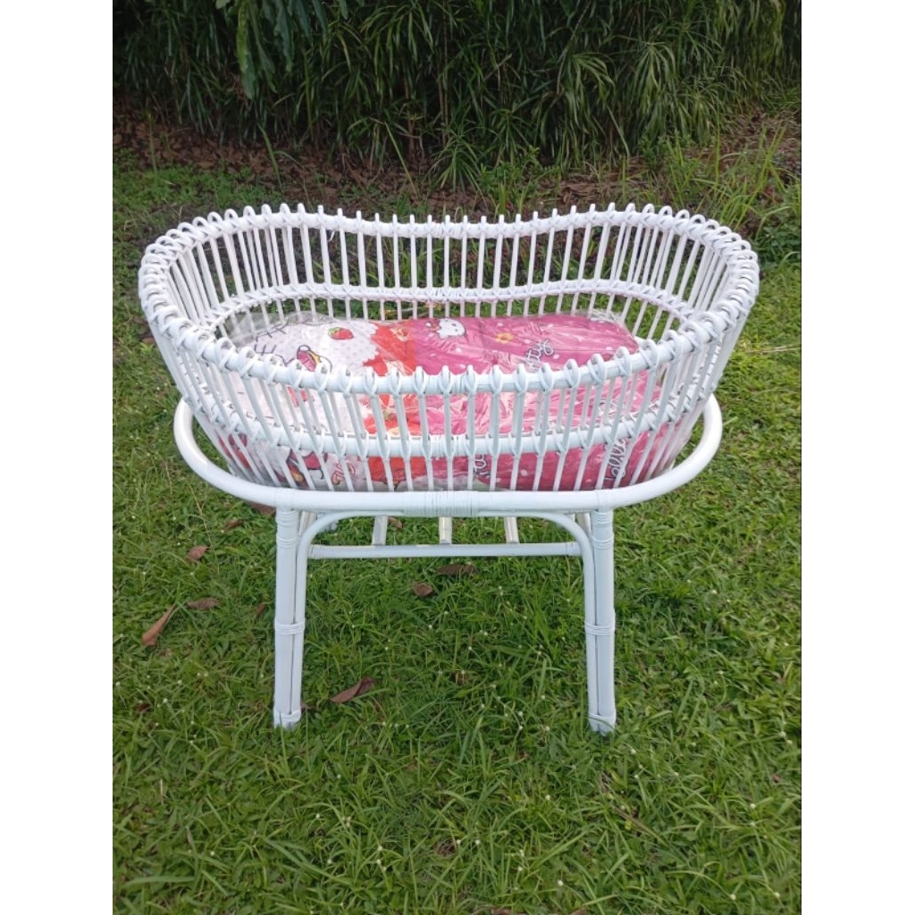 tempat tidur bayi rotan