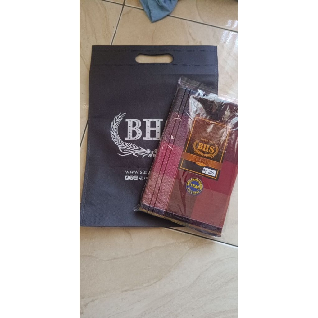 Sarung BHS Classic grade bronze warna merah